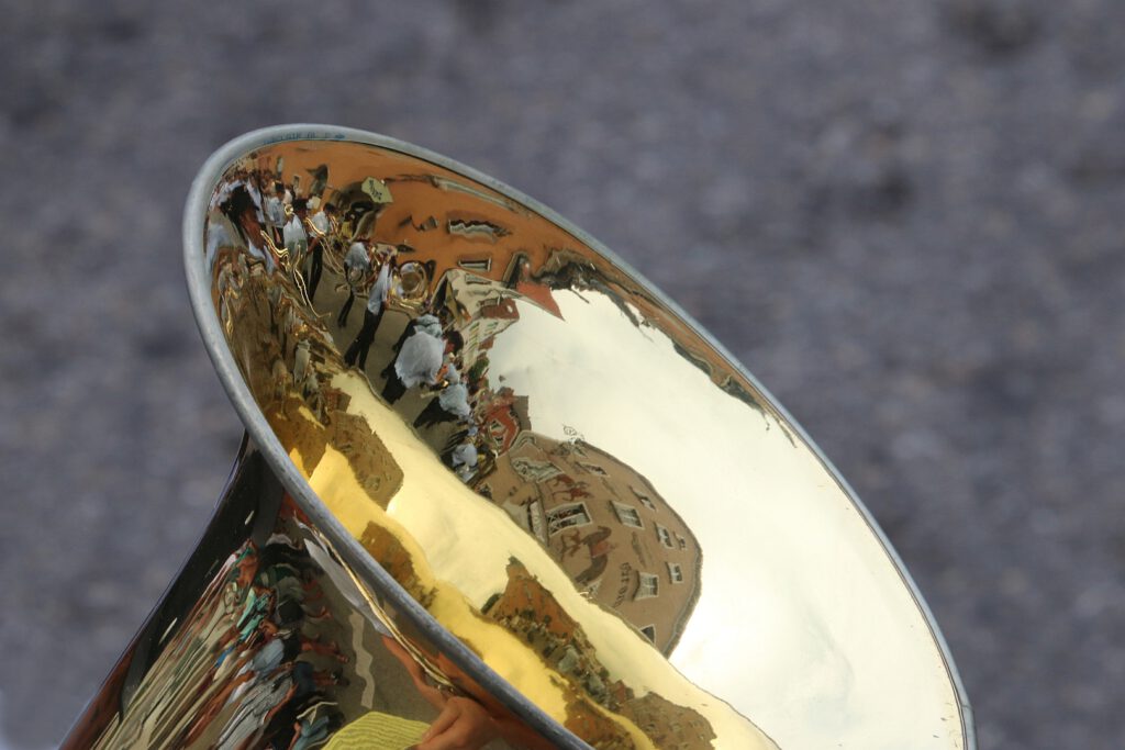 27 Musik marschiert