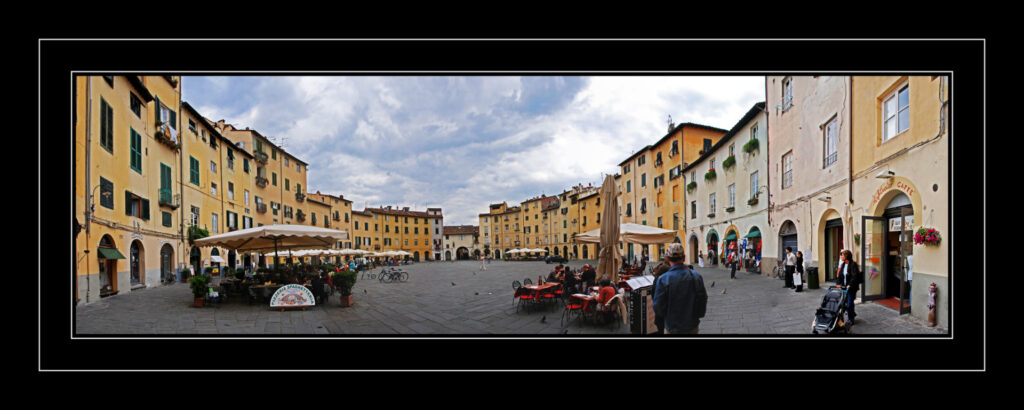 20 Lucca Piazza Anfiteatro