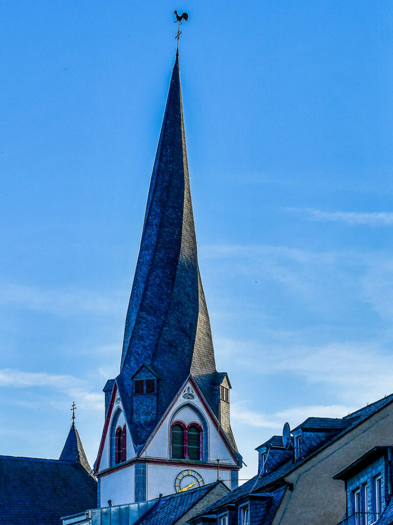 08 verdrehter Kirchturm